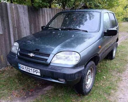 Зеленый Шевроле Нива, объемом двигателя 1.7 л и пробегом 164 тыс. км за 3600 $, фото 2 на Automoto.ua