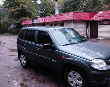 Зеленый Шевроле Нива, объемом двигателя 1.7 л и пробегом 323 тыс. км за 4700 $, фото 1 на Automoto.ua