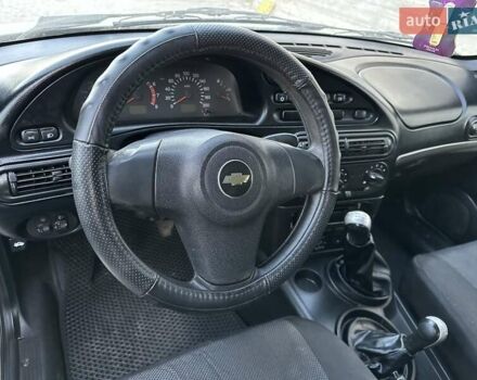 Зеленый Шевроле Нива, объемом двигателя 1.69 л и пробегом 140 тыс. км за 5300 $, фото 6 на Automoto.ua