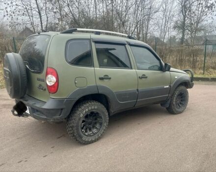 Зелений Шевроле Нива, об'ємом двигуна 1.7 л та пробігом 228 тис. км за 4750 $, фото 5 на Automoto.ua