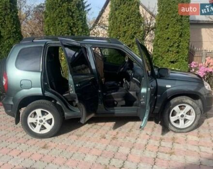 Зеленый Шевроле Нива, объемом двигателя 1.7 л и пробегом 250 тыс. км за 6200 $, фото 1 на Automoto.ua
