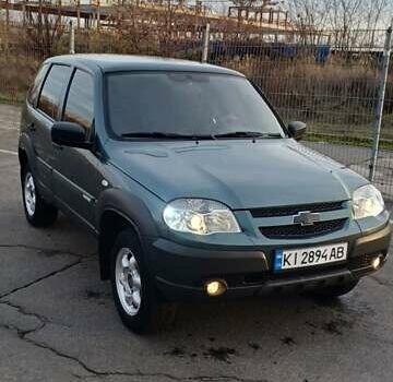 Зеленый Шевроле Нива, объемом двигателя 1.69 л и пробегом 142 тыс. км за 6500 $, фото 1 на Automoto.ua