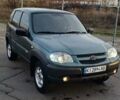 Зеленый Шевроле Нива, объемом двигателя 1.69 л и пробегом 142 тыс. км за 6500 $, фото 1 на Automoto.ua