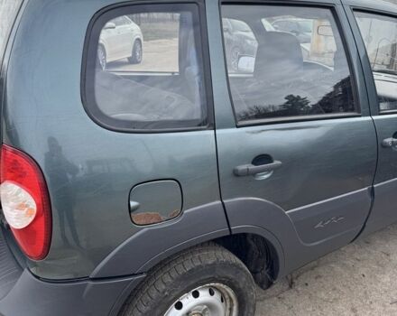 Зеленый Шевроле Нива, объемом двигателя 1.7 л и пробегом 207 тыс. км за 4400 $, фото 2 на Automoto.ua