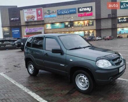 Зеленый Шевроле Нива, объемом двигателя 1.69 л и пробегом 103 тыс. км за 6900 $, фото 1 на Automoto.ua