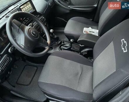 Зеленый Шевроле Нива, объемом двигателя 1.69 л и пробегом 80 тыс. км за 9000 $, фото 22 на Automoto.ua