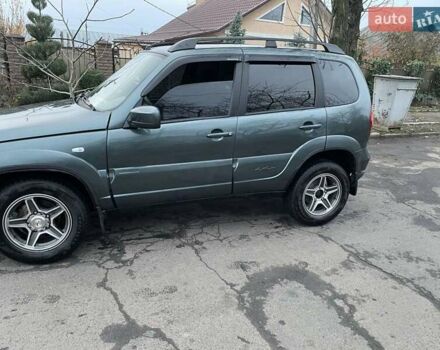 Зеленый Шевроле Нива, объемом двигателя 1.69 л и пробегом 80 тыс. км за 9000 $, фото 3 на Automoto.ua