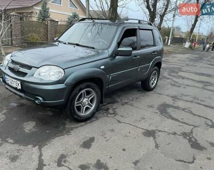 Зеленый Шевроле Нива, объемом двигателя 1.69 л и пробегом 80 тыс. км за 9000 $, фото 4 на Automoto.ua