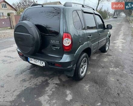 Зеленый Шевроле Нива, объемом двигателя 1.69 л и пробегом 80 тыс. км за 9000 $, фото 5 на Automoto.ua