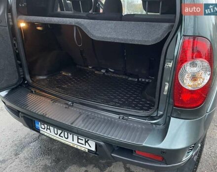 Зеленый Шевроле Нива, объемом двигателя 1.69 л и пробегом 80 тыс. км за 9000 $, фото 17 на Automoto.ua