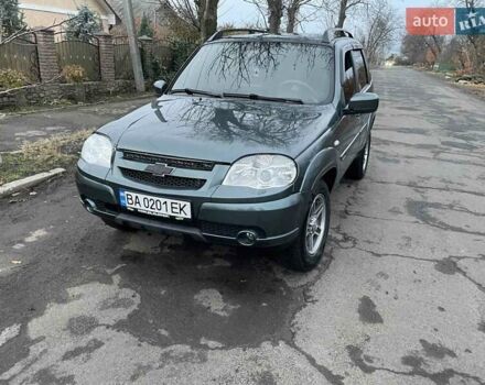 Зеленый Шевроле Нива, объемом двигателя 1.69 л и пробегом 80 тыс. км за 9000 $, фото 1 на Automoto.ua