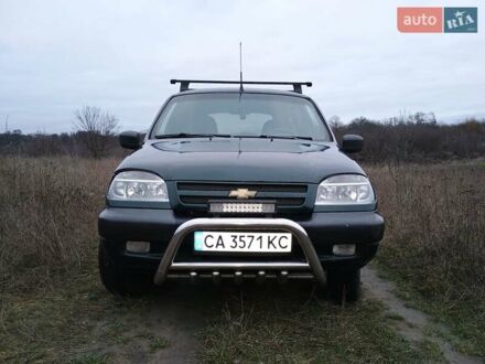 Зеленый Шевроле Нива, объемом двигателя 1.7 л и пробегом 204 тыс. км за 3200 $, фото 1 на Automoto.ua