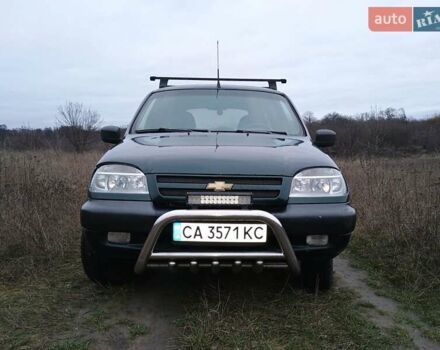 Зеленый Шевроле Нива, объемом двигателя 1.7 л и пробегом 204 тыс. км за 3200 $, фото 1 на Automoto.ua