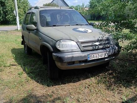 Шевроле Нива 2004 в Славянске на Automoto.ua Зеленый Шевроле Нива, объемом двигателя 1.7 л и пробегом 300 тыс. км за 1930 $, фото 1 на Automoto.ua