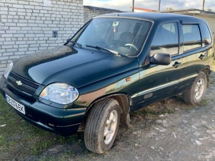 Шевроле Нива 2004 у Новояворівськ на Automoto.ua Зелений Шевроле Нива, об'ємом двигуна 1.7 л та пробігом 269 тис. км за 2700 $, фото 1 на Automoto.ua