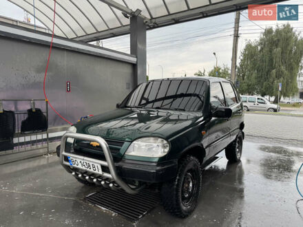 Зелений Шевроле Нива, об'ємом двигуна 1.69 л та пробігом 200 тис. км за 3300 $, фото 1 на Automoto.ua