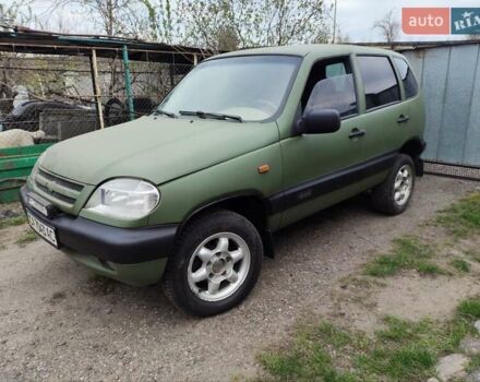 Зеленый Шевроле Нива, объемом двигателя 1.7 л и пробегом 310 тыс. км за 4000 $, фото 1 на Automoto.ua