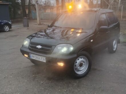 Зеленый Шевроле Нива, объемом двигателя 1.7 л и пробегом 233 тыс. км за 3000 $, фото 1 на Automoto.ua