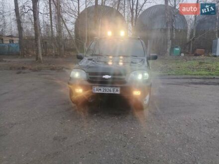 Зеленый Шевроле Нива, объемом двигателя 1.7 л и пробегом 233 тыс. км за 3000 $, фото 1 на Automoto.ua