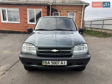 Зелений Шевроле Нива, об'ємом двигуна 1.7 л та пробігом 44 тис. км за 6000 $, фото 1 на Automoto.ua