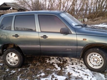 Зелений Шевроле Нива, об'ємом двигуна 1.7 л та пробігом 180 тис. км за 3500 $, фото 1 на Automoto.ua