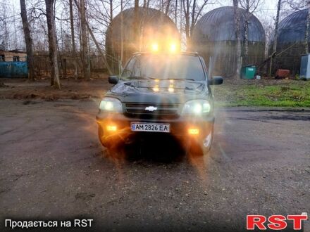 Зеленый Шевроле Нива, объемом двигателя 1.7 л и пробегом 227 тыс. км за 3000 $, фото 1 на Automoto.ua