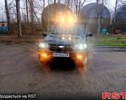 Зеленый Шевроле Нива, объемом двигателя 1.7 л и пробегом 227 тыс. км за 3000 $, фото 1 на Automoto.ua