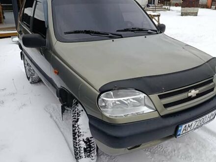 Зеленый Шевроле Нива, объемом двигателя 1.69 л и пробегом 245 тыс. км за 5000 $, фото 1 на Automoto.ua