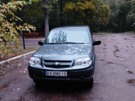 Шевроле Нива 2010 в Броварах на Automoto.ua Зеленый Шевроле Нива, объемом двигателя 1.7 л и пробегом 323 тыс. км за 4700 $, фото 1 на Automoto.ua