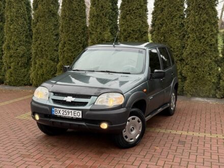 Зеленый Шевроле Нива, объемом двигателя 1.7 л и пробегом 244 тыс. км за 3450 $, фото 1 на Automoto.ua