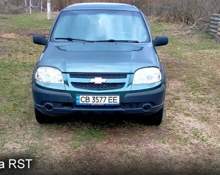 Зеленый Шевроле Нива, объемом двигателя 1.7 л и пробегом 99 тыс. км за 5600 $, фото 1 на Automoto.ua