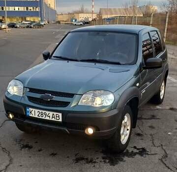Зеленый Шевроле Нива, объемом двигателя 1.69 л и пробегом 142 тыс. км за 6500 $, фото 1 на Automoto.ua