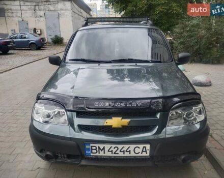 Зеленый Шевроле Нива, объемом двигателя 1.69 л и пробегом 100 тыс. км за 7200 $, фото 1 на Automoto.ua