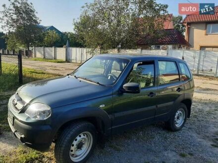 Зеленый Шевроле Нива, объемом двигателя 1.69 л и пробегом 30 тыс. км за 9500 $, фото 1 на Automoto.ua