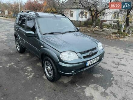 Зеленый Шевроле Нива, объемом двигателя 1.69 л и пробегом 80 тыс. км за 9000 $, фото 1 на Automoto.ua