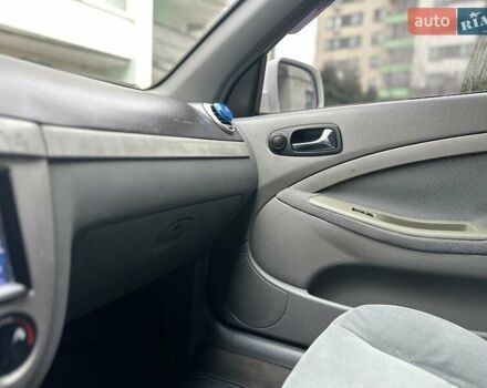 Белый Шевроле Нубира, объемом двигателя 1.6 л и пробегом 275 тыс. км за 3999 $, фото 39 на Automoto.ua