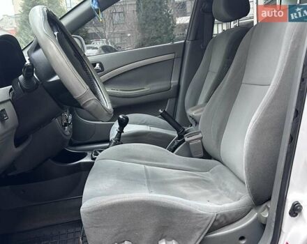 Белый Шевроле Нубира, объемом двигателя 1.6 л и пробегом 275 тыс. км за 3999 $, фото 30 на Automoto.ua