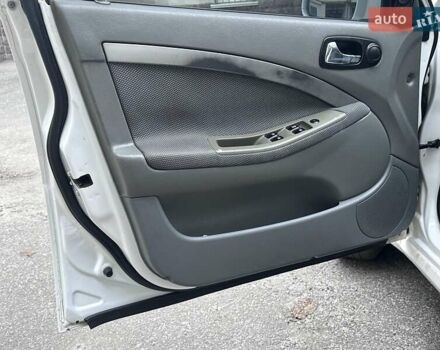 Белый Шевроле Нубира, объемом двигателя 1.6 л и пробегом 275 тыс. км за 3999 $, фото 28 на Automoto.ua