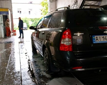 Черный Шевроле Нубира, объемом двигателя 1.6 л и пробегом 300 тыс. км за 4200 $, фото 2 на Automoto.ua