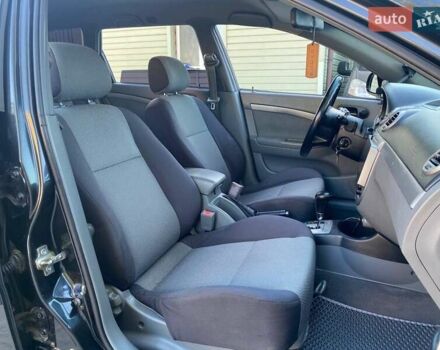 Черный Шевроле Нубира, объемом двигателя 1.8 л и пробегом 233 тыс. км за 5990 $, фото 11 на Automoto.ua