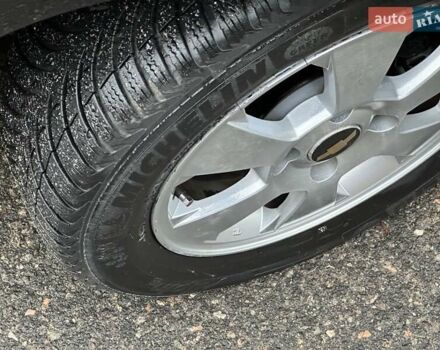 Черный Шевроле Нубира, объемом двигателя 1.6 л и пробегом 205 тыс. км за 5450 $, фото 48 на Automoto.ua