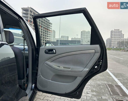 Черный Шевроле Нубира, объемом двигателя 1.6 л и пробегом 174 тыс. км за 4499 $, фото 29 на Automoto.ua