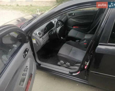 Черный Шевроле Нубира, объемом двигателя 1.6 л и пробегом 240 тыс. км за 4700 $, фото 2 на Automoto.ua