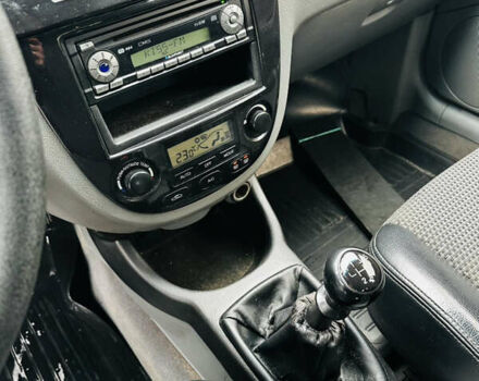 Черный Шевроле Нубира, объемом двигателя 1.6 л и пробегом 252 тыс. км за 4500 $, фото 19 на Automoto.ua