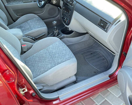 Красный Шевроле Нубира, объемом двигателя 1.8 л и пробегом 78 тыс. км за 4450 $, фото 12 на Automoto.ua
