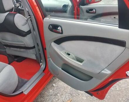 Красный Шевроле Нубира, объемом двигателя 1.6 л и пробегом 236 тыс. км за 3700 $, фото 15 на Automoto.ua