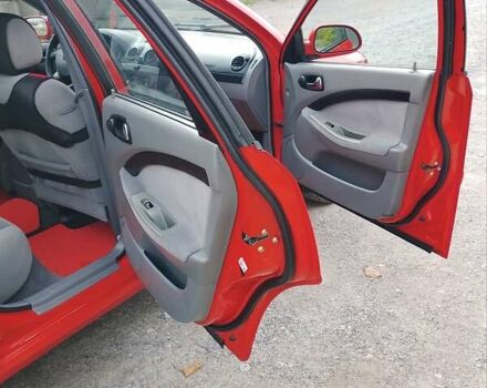 Красный Шевроле Нубира, объемом двигателя 1.6 л и пробегом 236 тыс. км за 3700 $, фото 10 на Automoto.ua