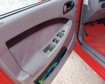 Красный Шевроле Нубира, объемом двигателя 1.6 л и пробегом 236 тыс. км за 3700 $, фото 7 на Automoto.ua