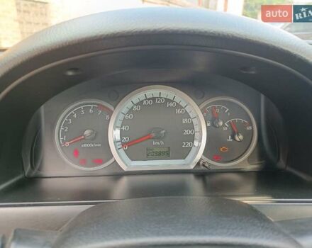 Красный Шевроле Нубира, объемом двигателя 1.6 л и пробегом 210 тыс. км за 5500 $, фото 6 на Automoto.ua