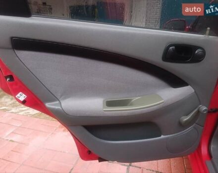 Красный Шевроле Нубира, объемом двигателя 1.6 л и пробегом 235 тыс. км за 3900 $, фото 9 на Automoto.ua